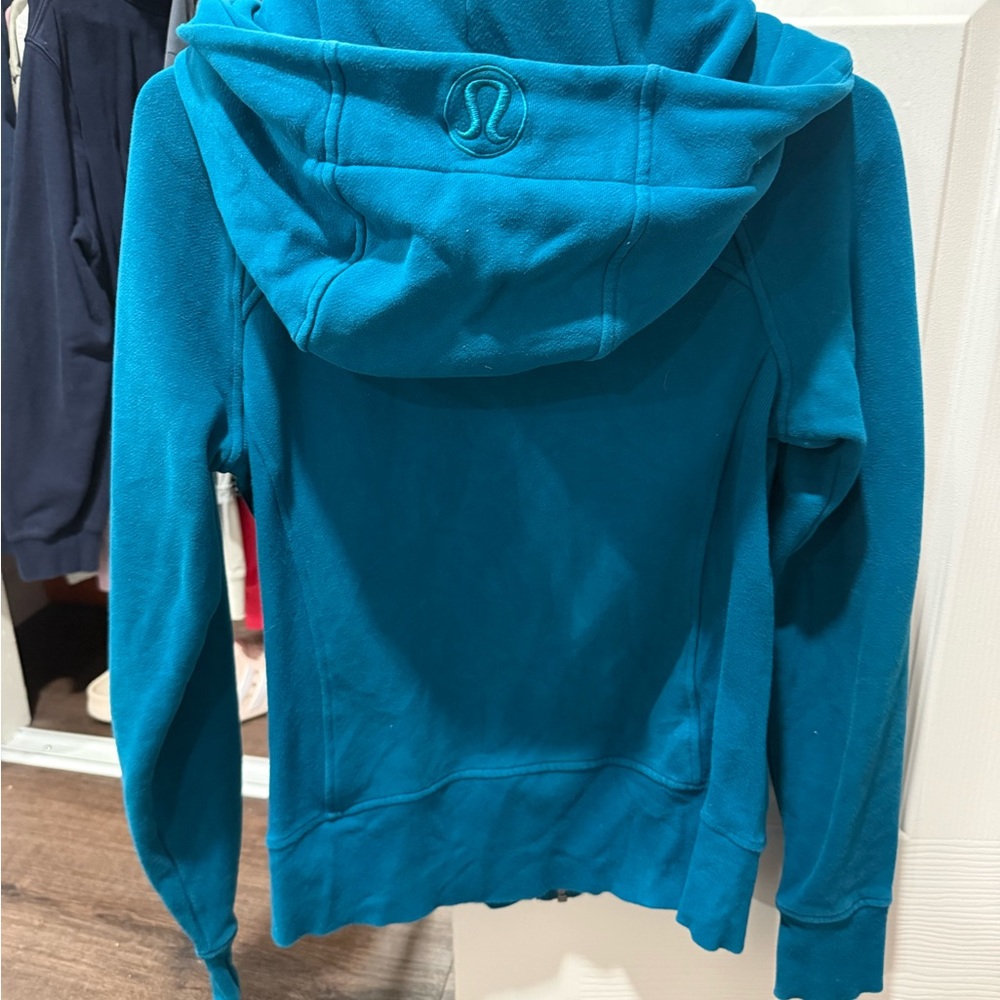 Lululemon Scuba Hoodie *Light Cotton Fleece
Cyprus - Picture 3 of 3